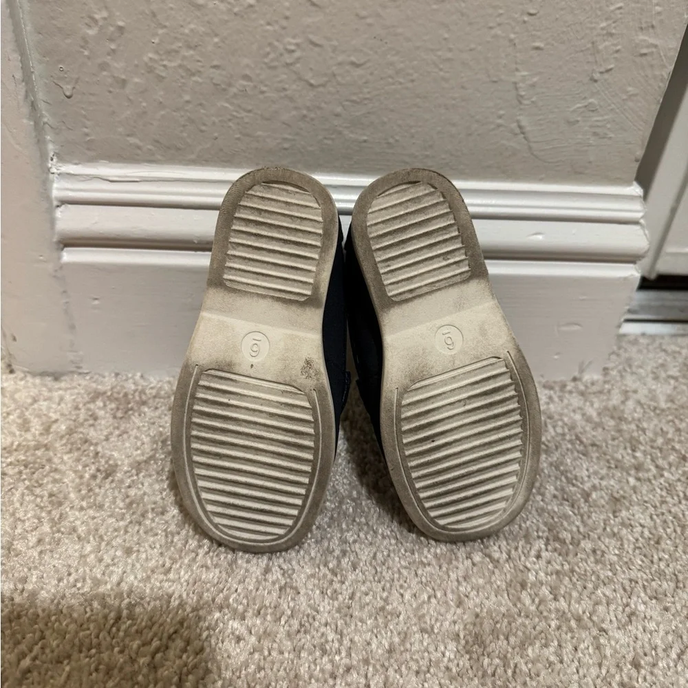 Cat & Jack Kids' navy Loafers size 6